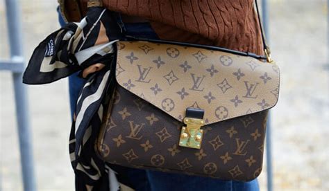 does louis vuitton fix bags